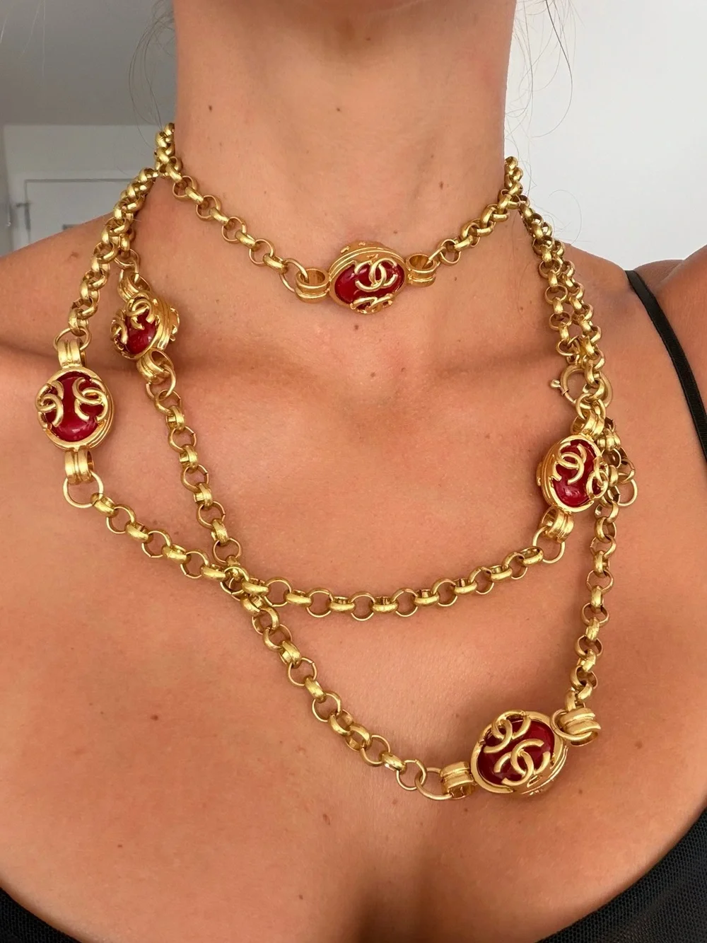 ❤️CHANEL Gold-Tone Multilayered Necklace with Red Glass Medallions✨